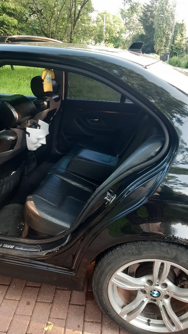 BMW E39 2001 2.5газ,механика.298тыс.км