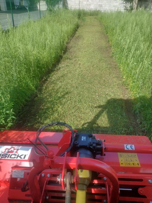 Koszenie trawy kosiarką bijakową mulczowanie koszenie nieużytków