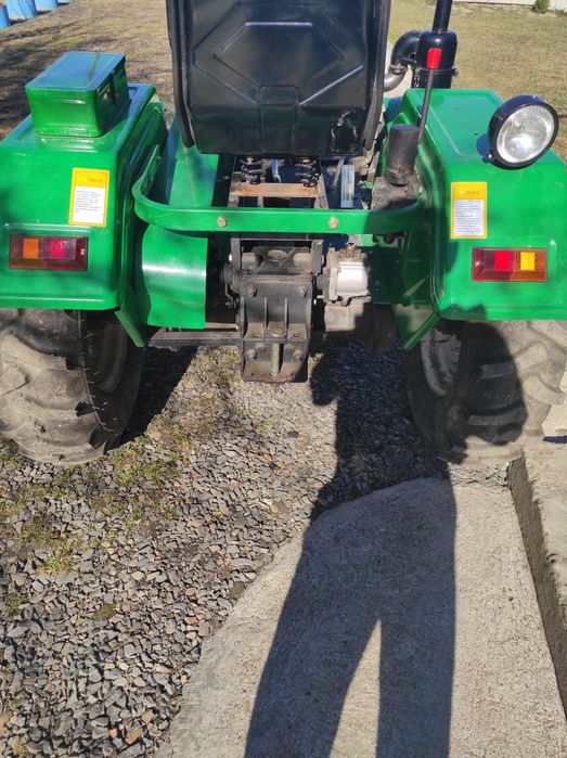 Продам трактор зубр