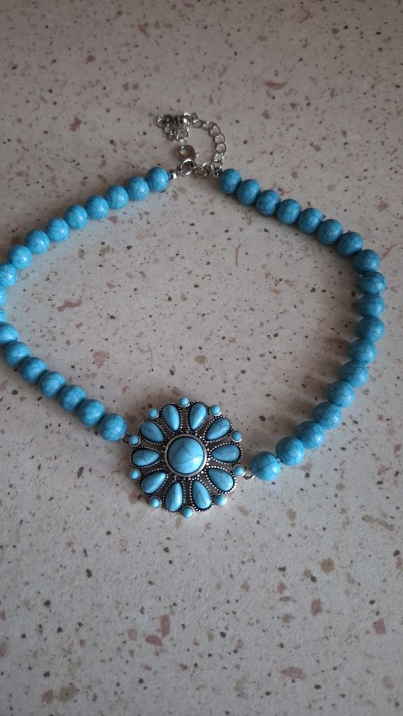 Naszyjnik choker damski.