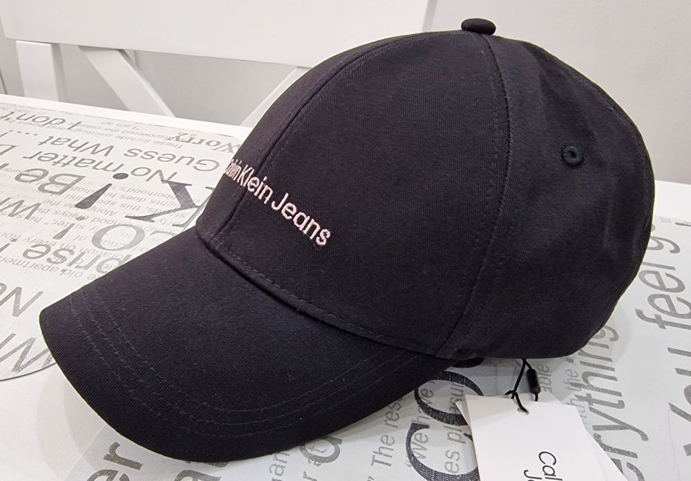 Czapka z daszkiem Calvin Klein r. uniwersalny OS z regulacją.