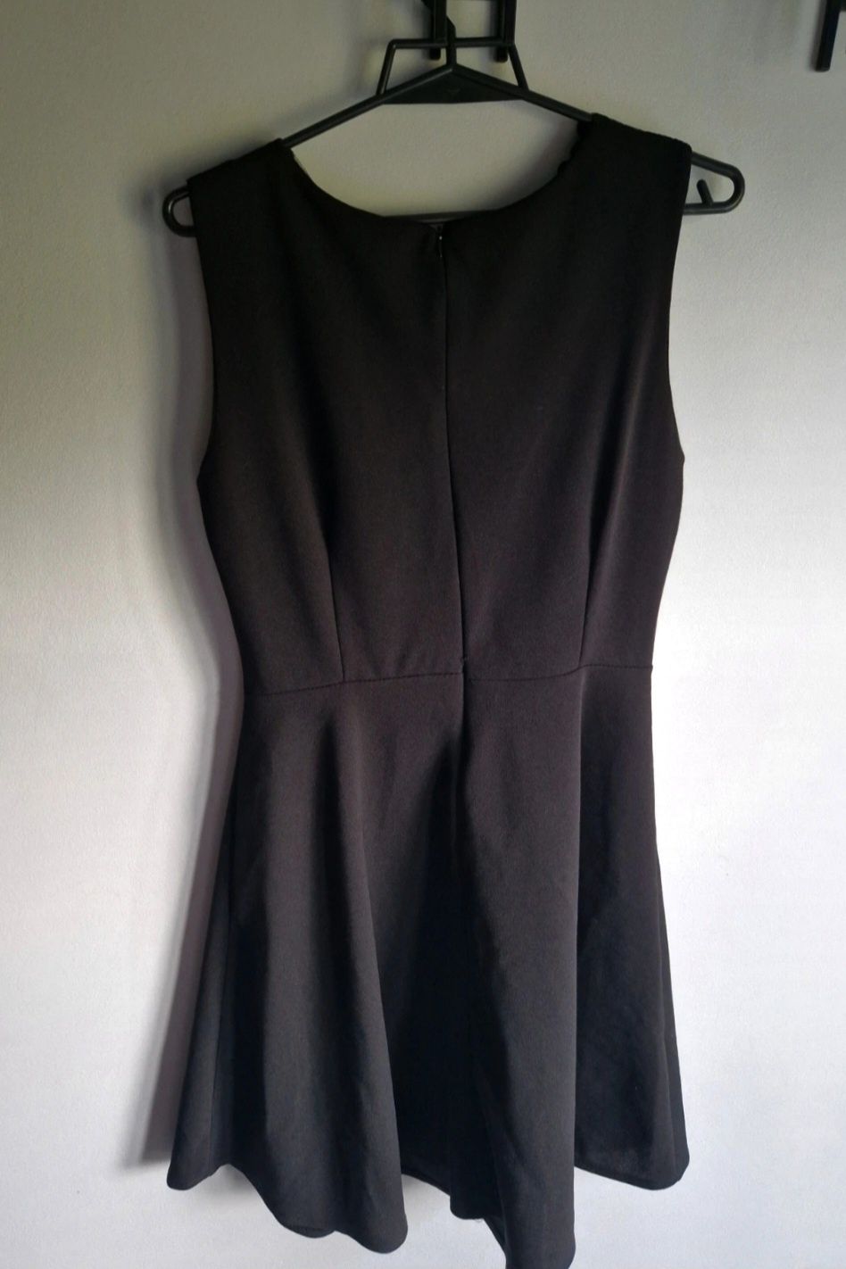 Czarna sukienka rozkloszowana L/XL