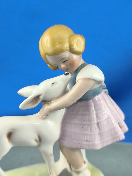 Dziewczynka z sarenką Grafenthal XIX wiek #porcelana #dekoracja