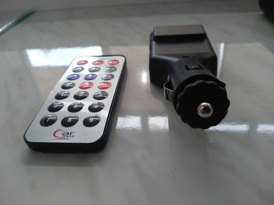 Продам FM-автомобильный адаптер с пультом