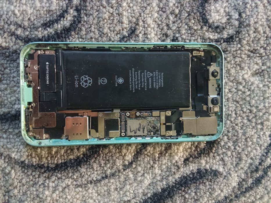 Продам айфон 11 на запчастини