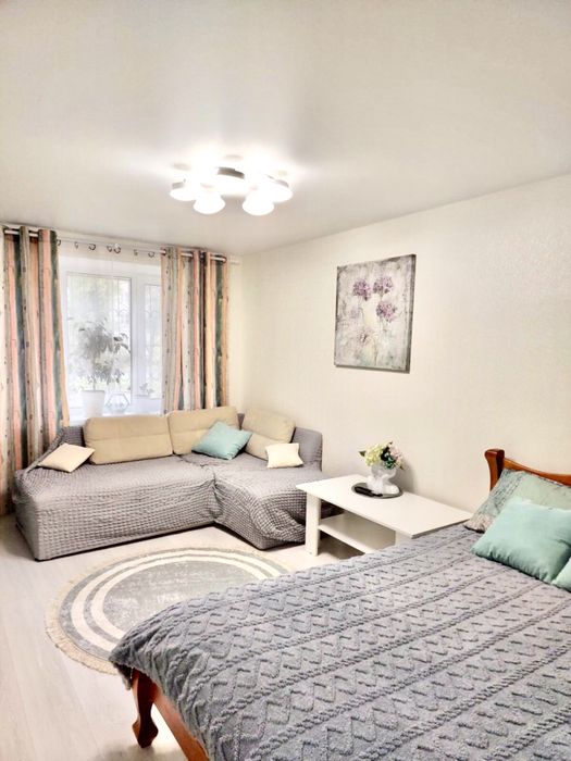 Біла студія-квартира подобово  погодинно