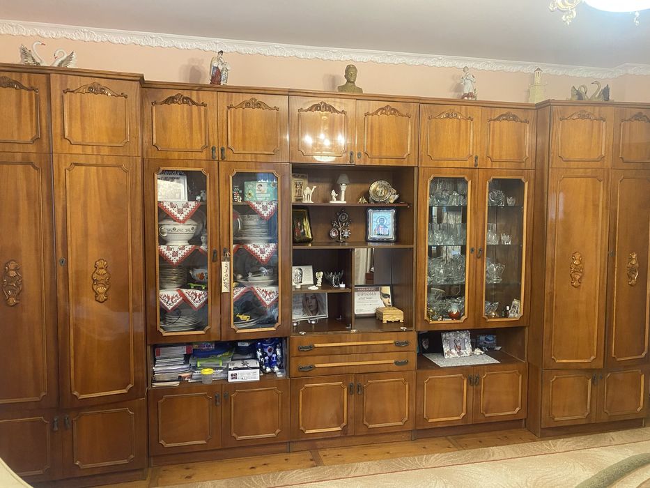 Мебельна стінка, тумбочка, тубма, дзеркало