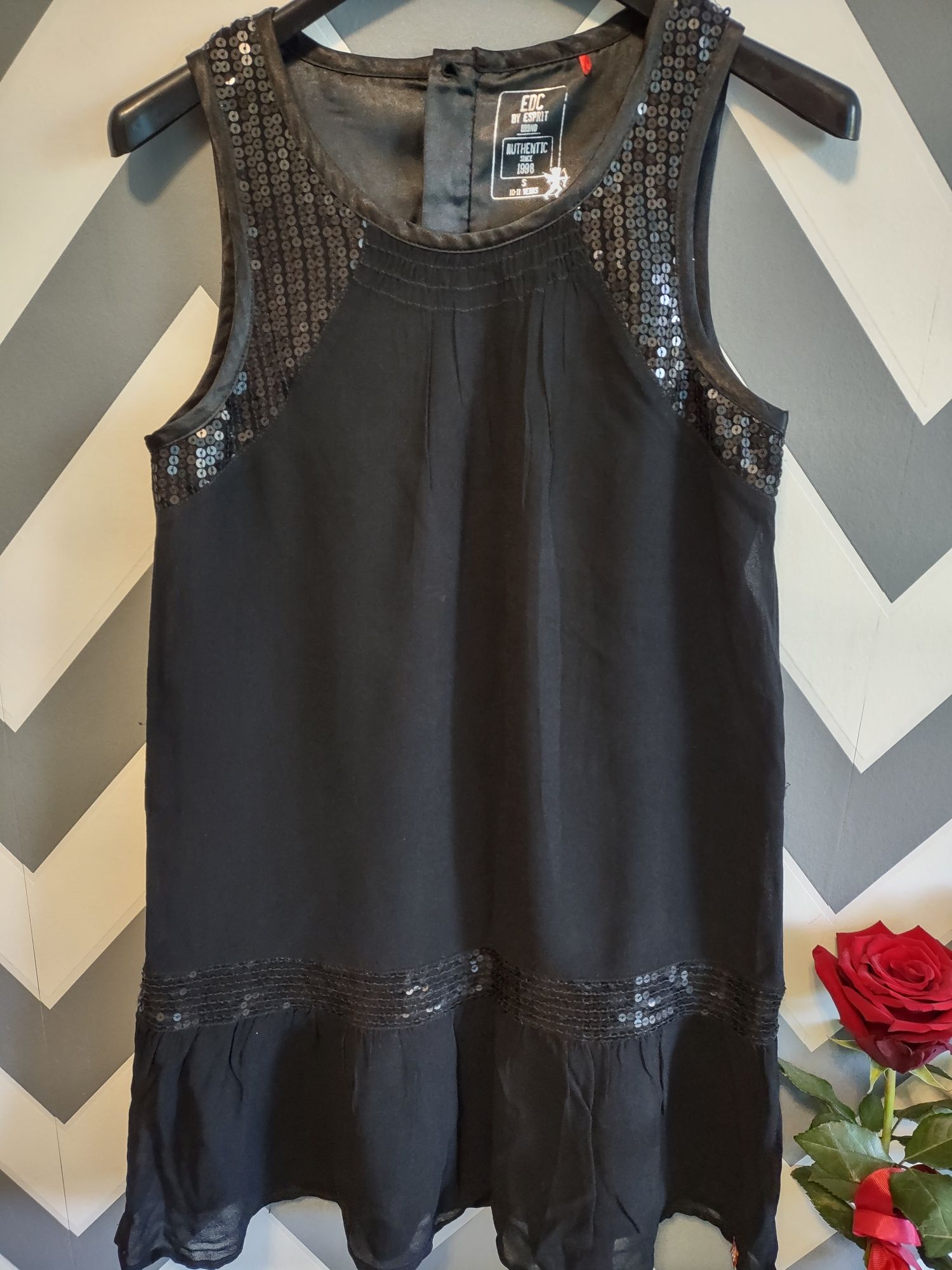 Sukieneczka z cekinami  czarna  sylwestrowa 10-11lat
