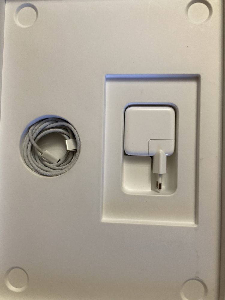 Продам Apple Macbook air m2 15 8/256