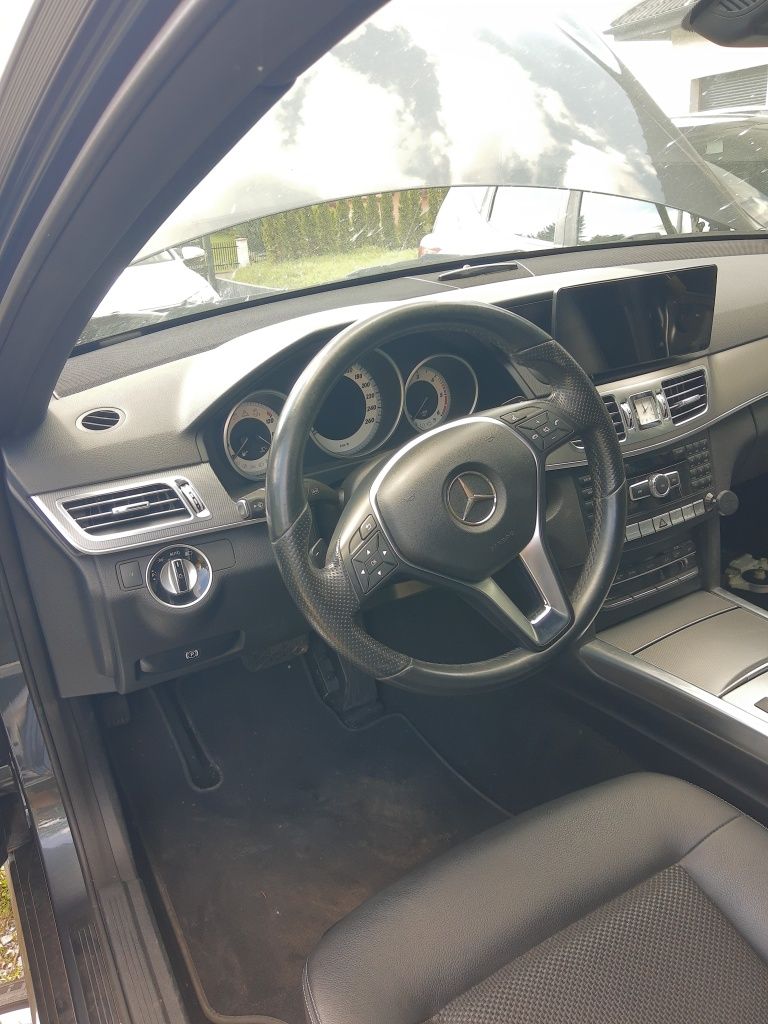 Mercedes E 220 Bluetec 135 tkm Avantgarde Biturbo 9G-tronic