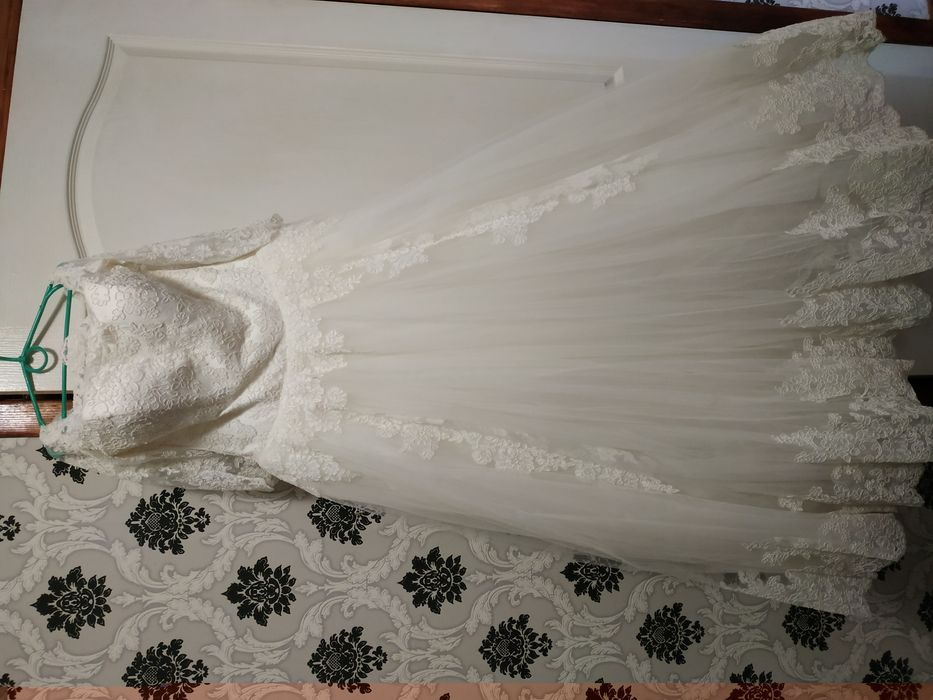 Продам весільну сукню