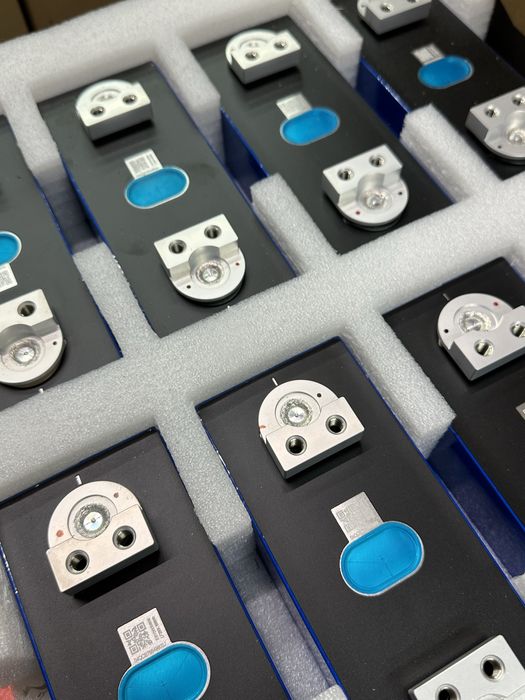 Акумуляторные ячейки LiFePO4 EVE LF280K Комірки Осередки