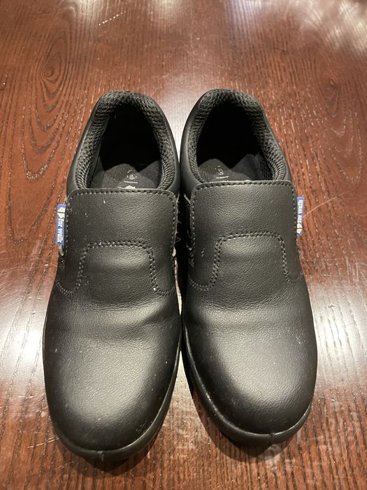 Sapatos com biqueira de aço pretos