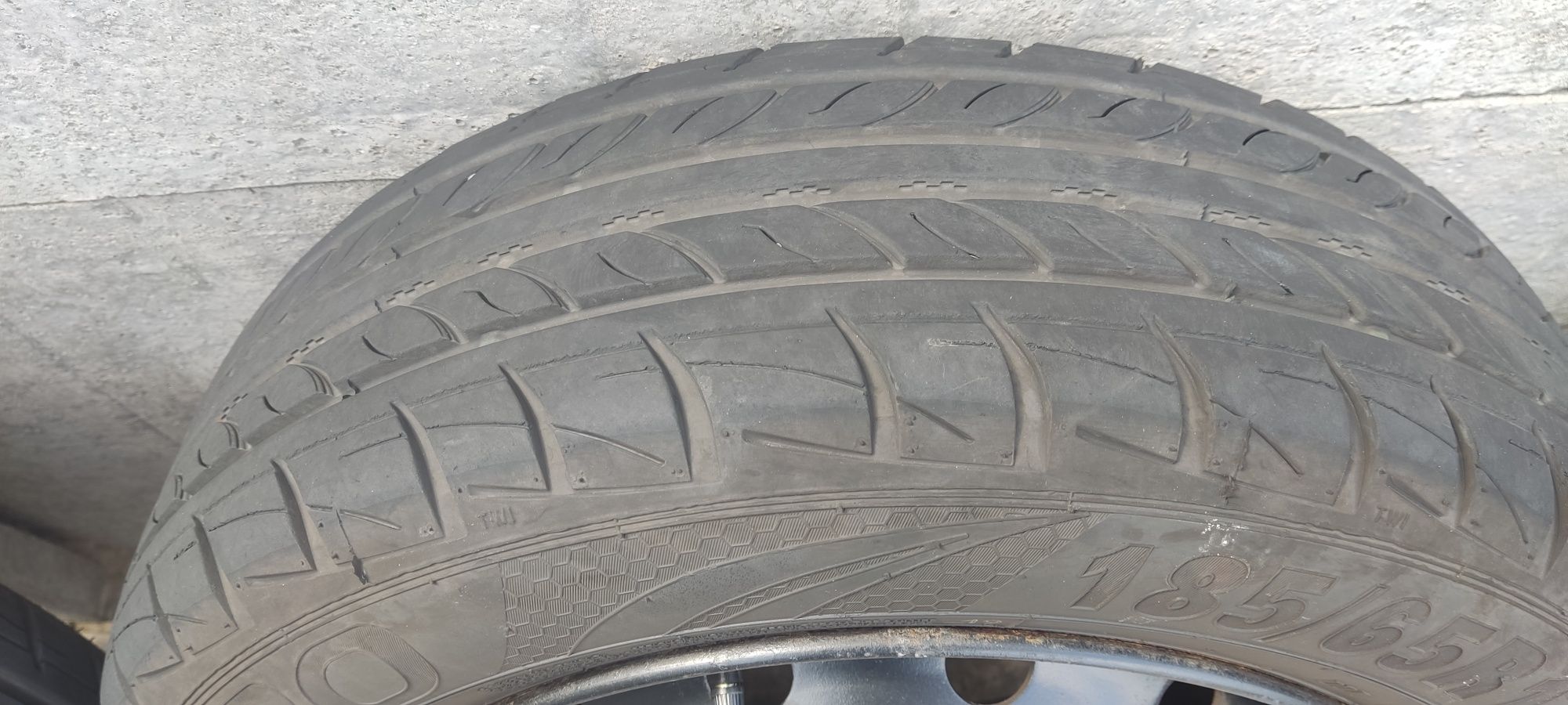 Колеса в комплекте 185/65/R15 состояние идеальное