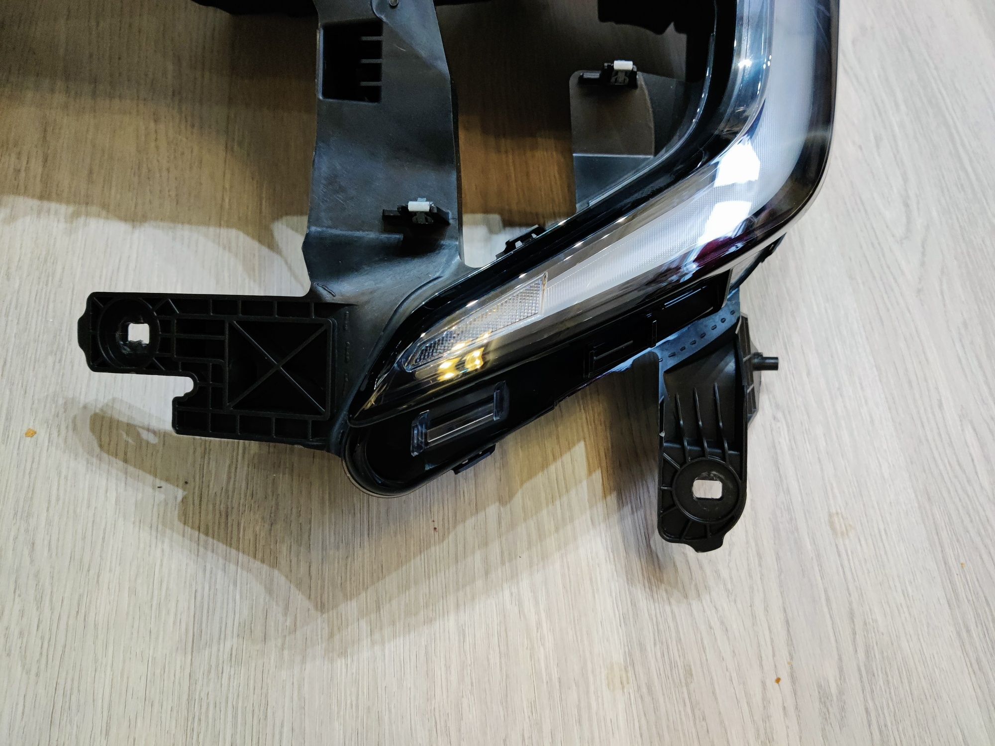 Передня фарpa Renault Master IV/Nissan Interstar III LED