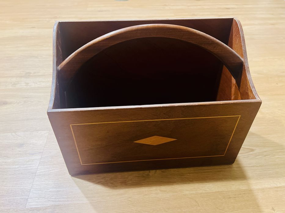 Porta-revistas em madeira