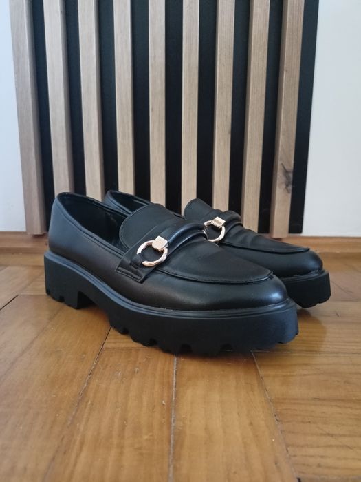 Czarne mokasyny na platformie jak nowe