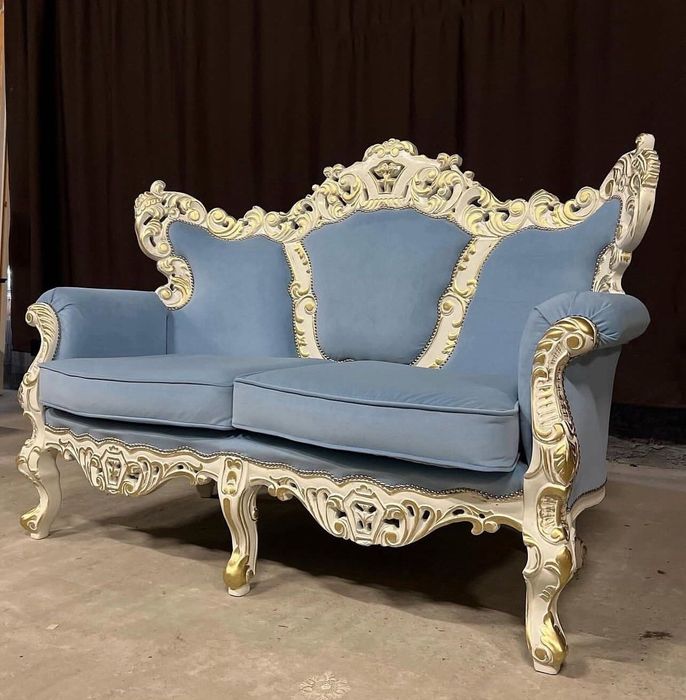 Деревʼяний диванчик в стилі Dior Maison