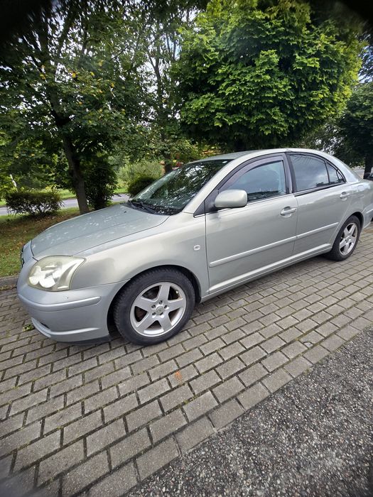 Sprzedam Toyotę Avensis t25