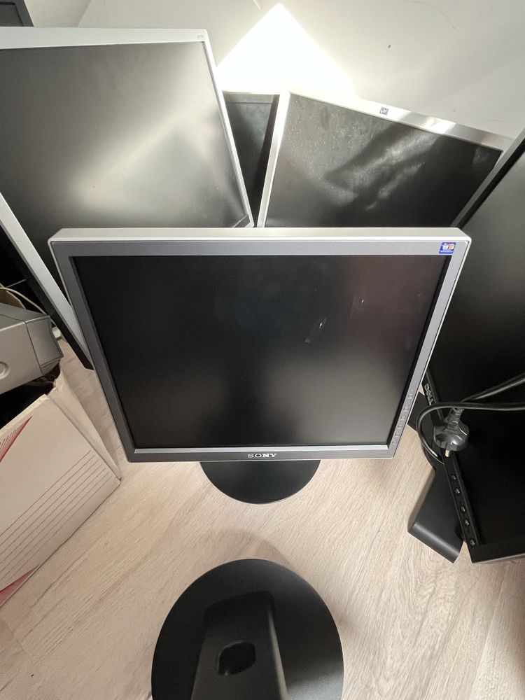 Monitory komputerowe 7 szt Sony,Hp,AOC,Dell,BenQ