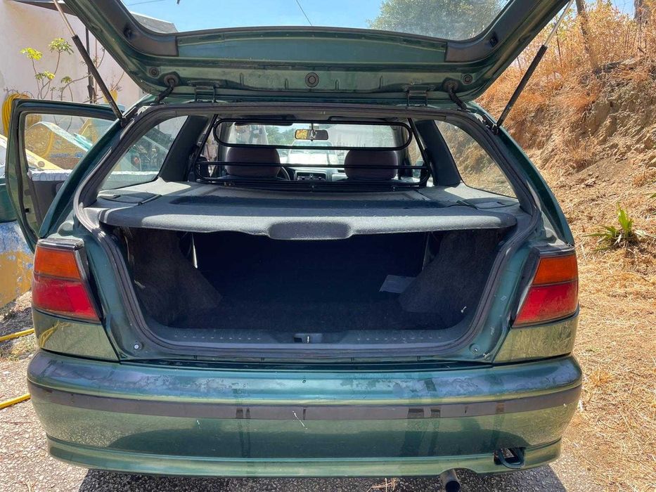 Nissan Almera 2.0D Comercial 1996 - a andar, ideal para peças.