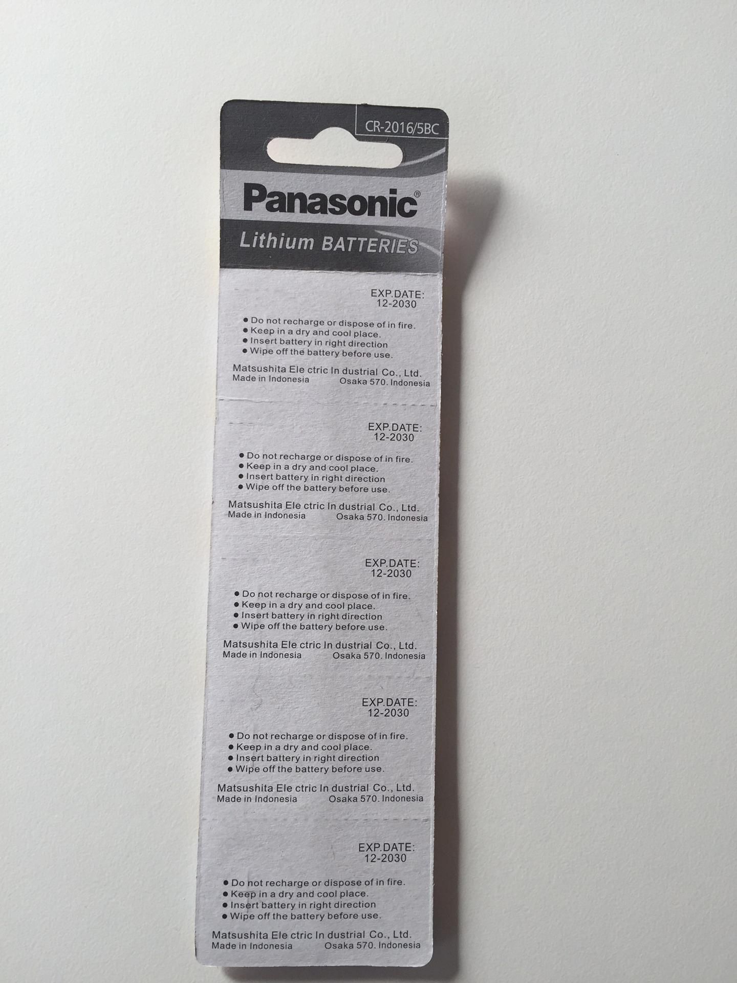 Conjunto de pilhas de botão Ref. CR2016 Panasonic.