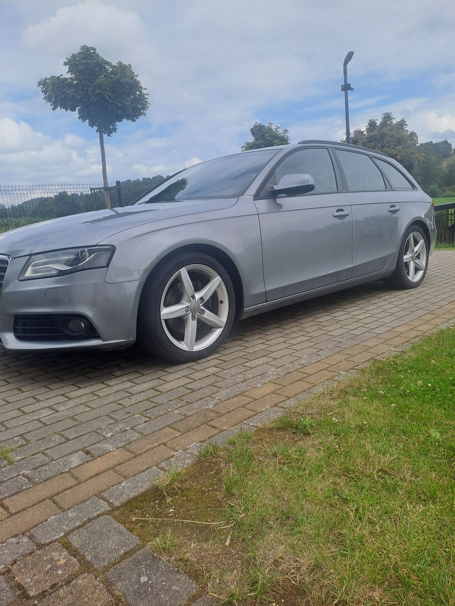 Audi A4 B8 2.0 143KM