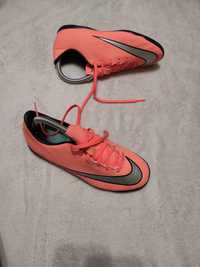 Футзалки Nike mercurial original
 37р. 23.5см 
 відмінний стан без най
