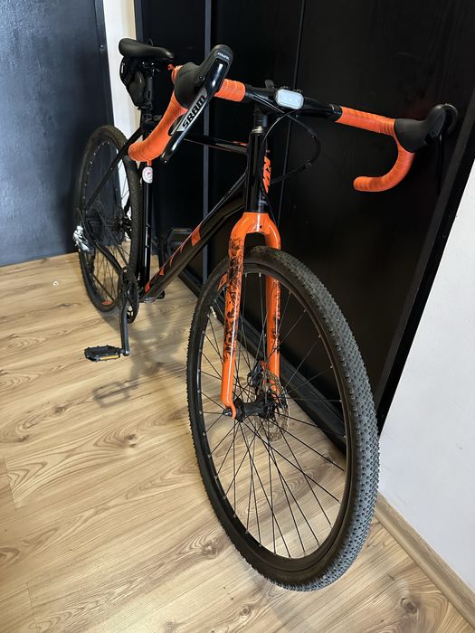 Rover typu gravel. KTM X-STRADA 30