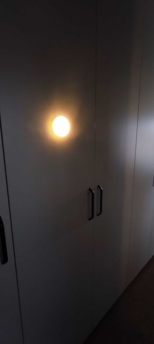 Mała lampka LED z czujnikiem ruchu