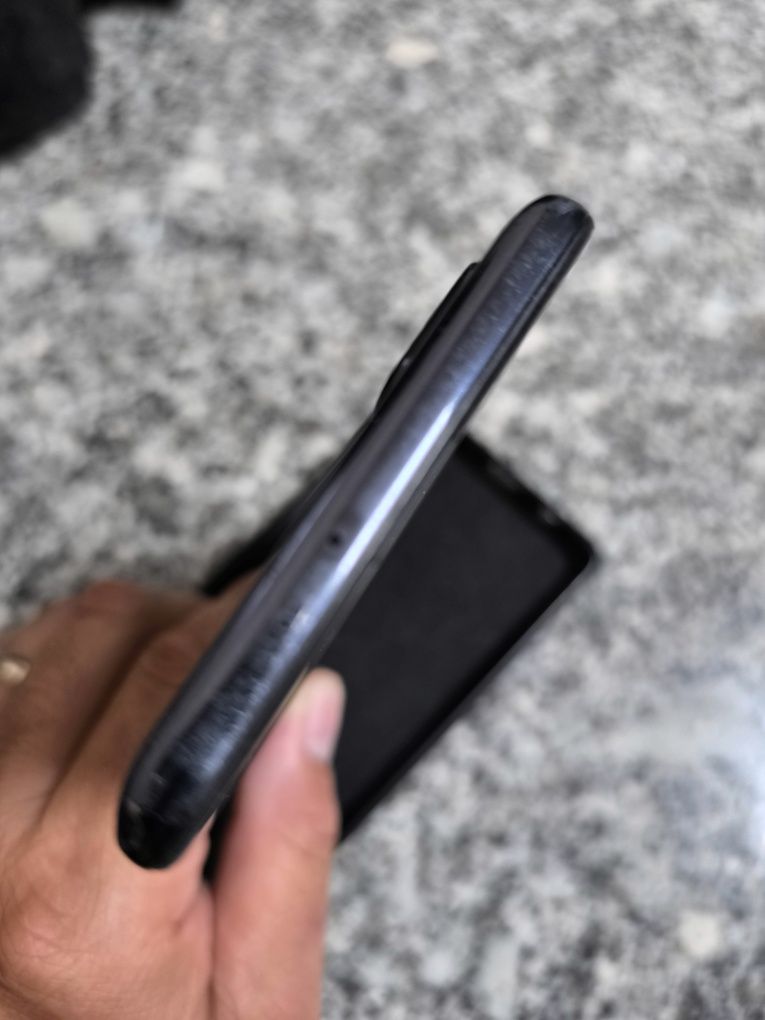 Samsung A71 (tela trincada)