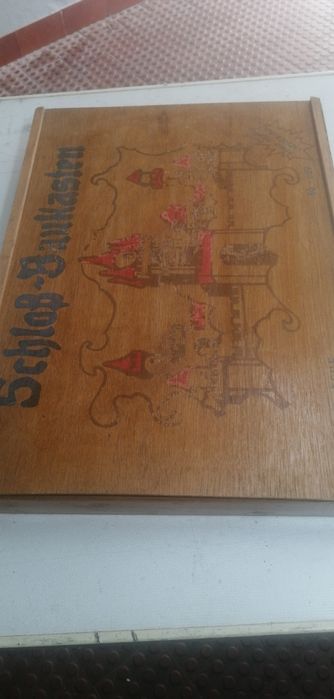 Jogo alemão dos anos 90. Montagem castelo