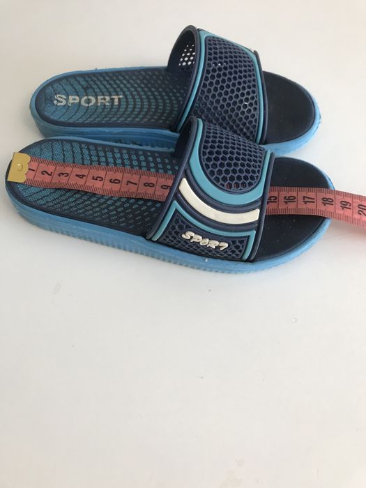 Шльопанці  та крокси на хлопчика