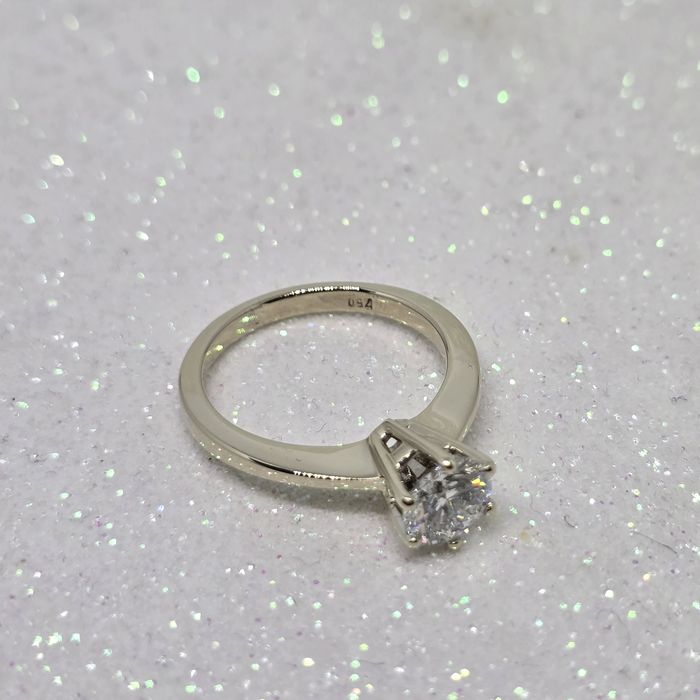 GIA 1,01 ct H/VS1 натуральним діамантом.. Золота каблучка.