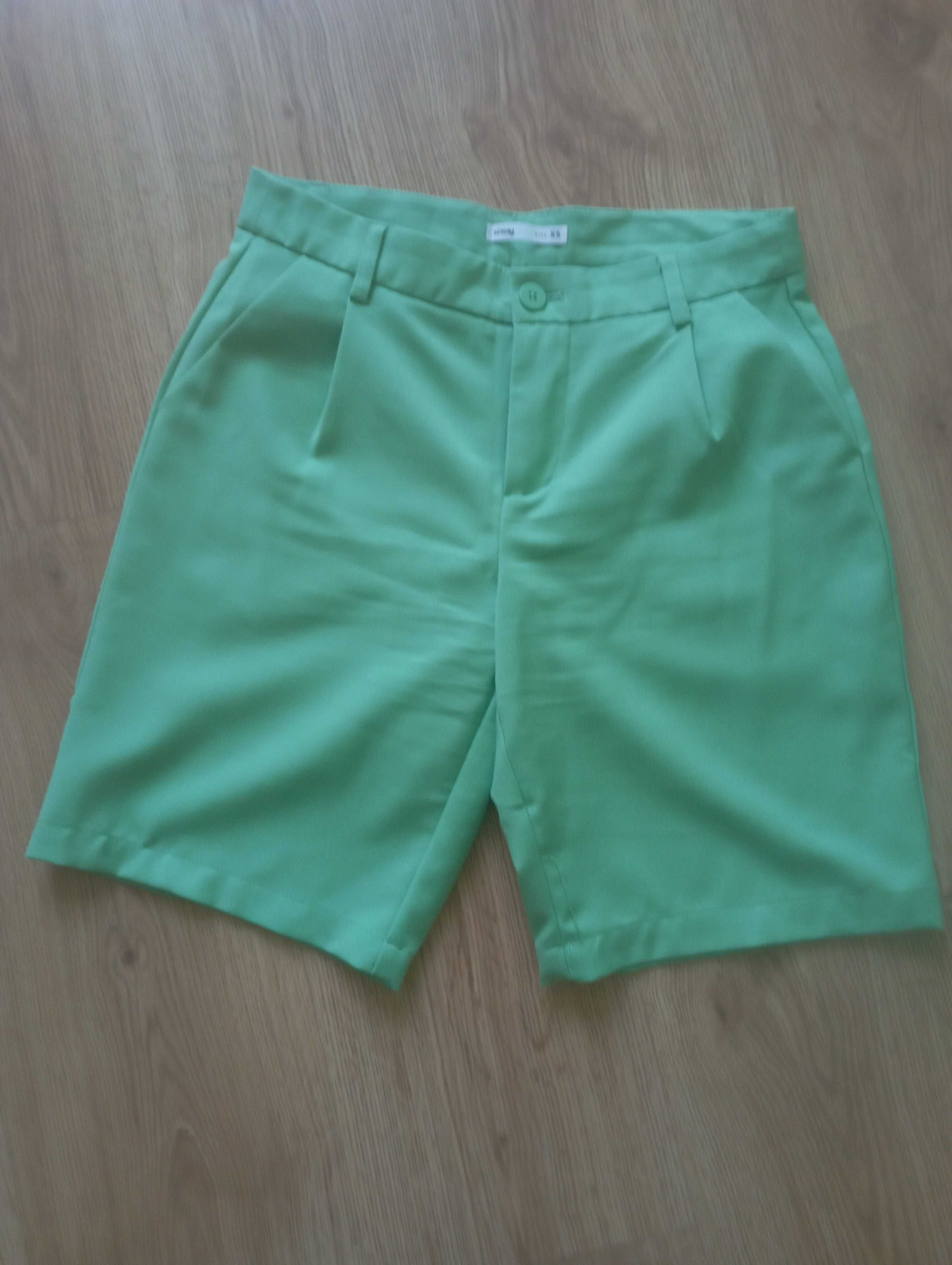 Zielone eleganckie damskie spodenki rozmiar XS
