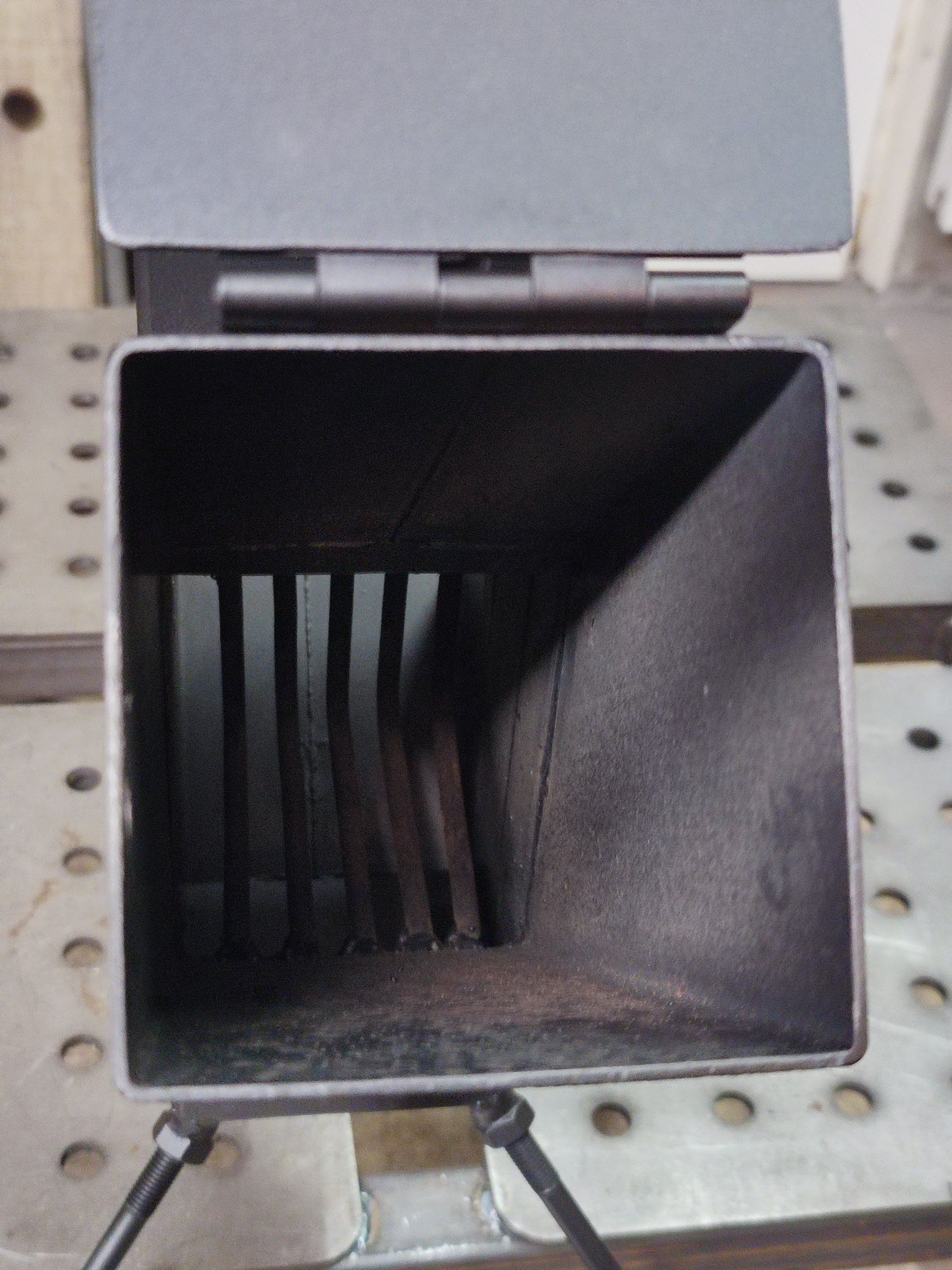 Kompaktowy piec rakietowy piecyk na camping lub ryby Rocket stove