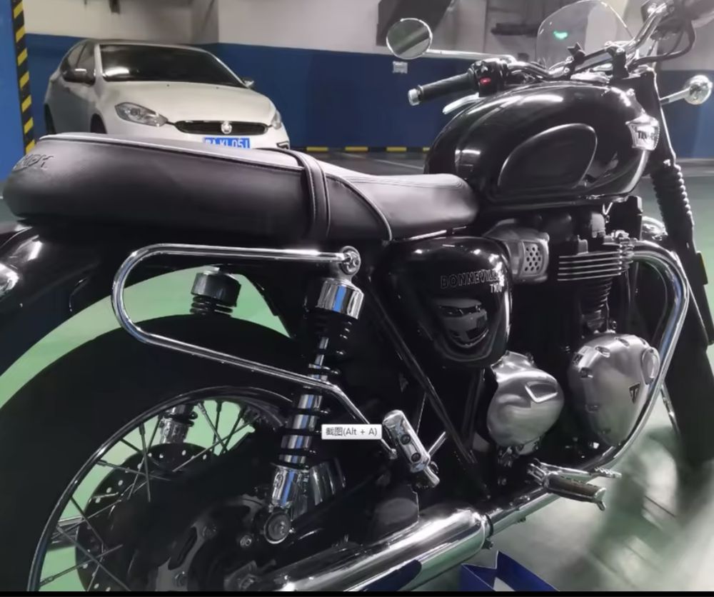 Рамки для бокових сумок на Triumph