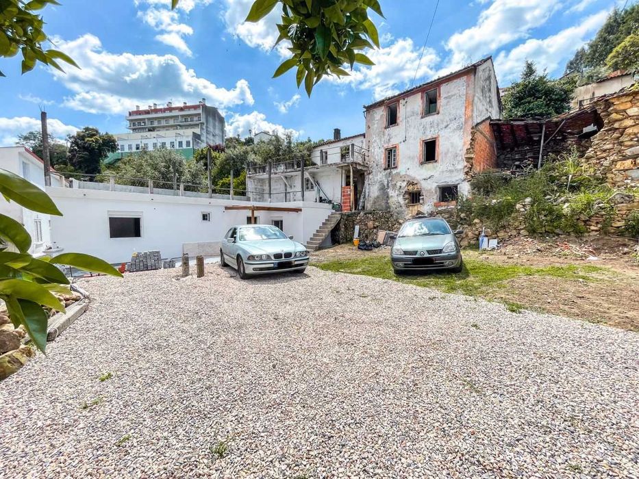 MORADIA T2 REMODELADA + 2 RUÍNAS EM SITIO DE CHEIRA - PENACOVA