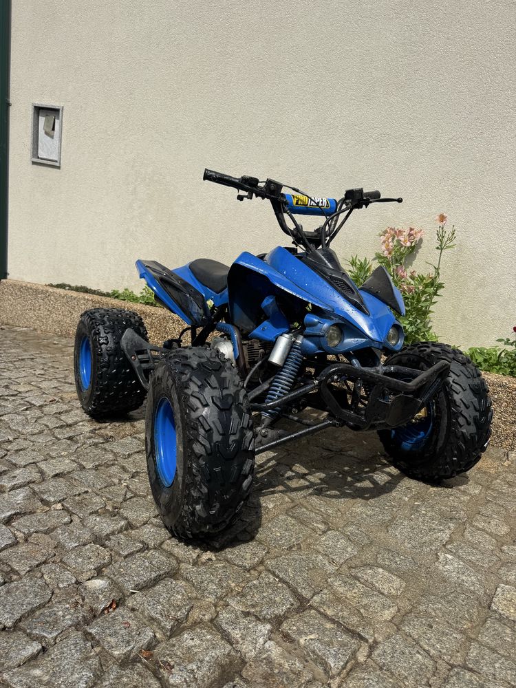 Moto 4 cilindrada 110
