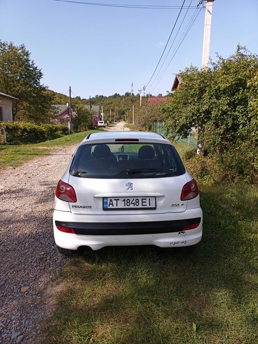 Продам власне авто: Peugeot 206+ 2011