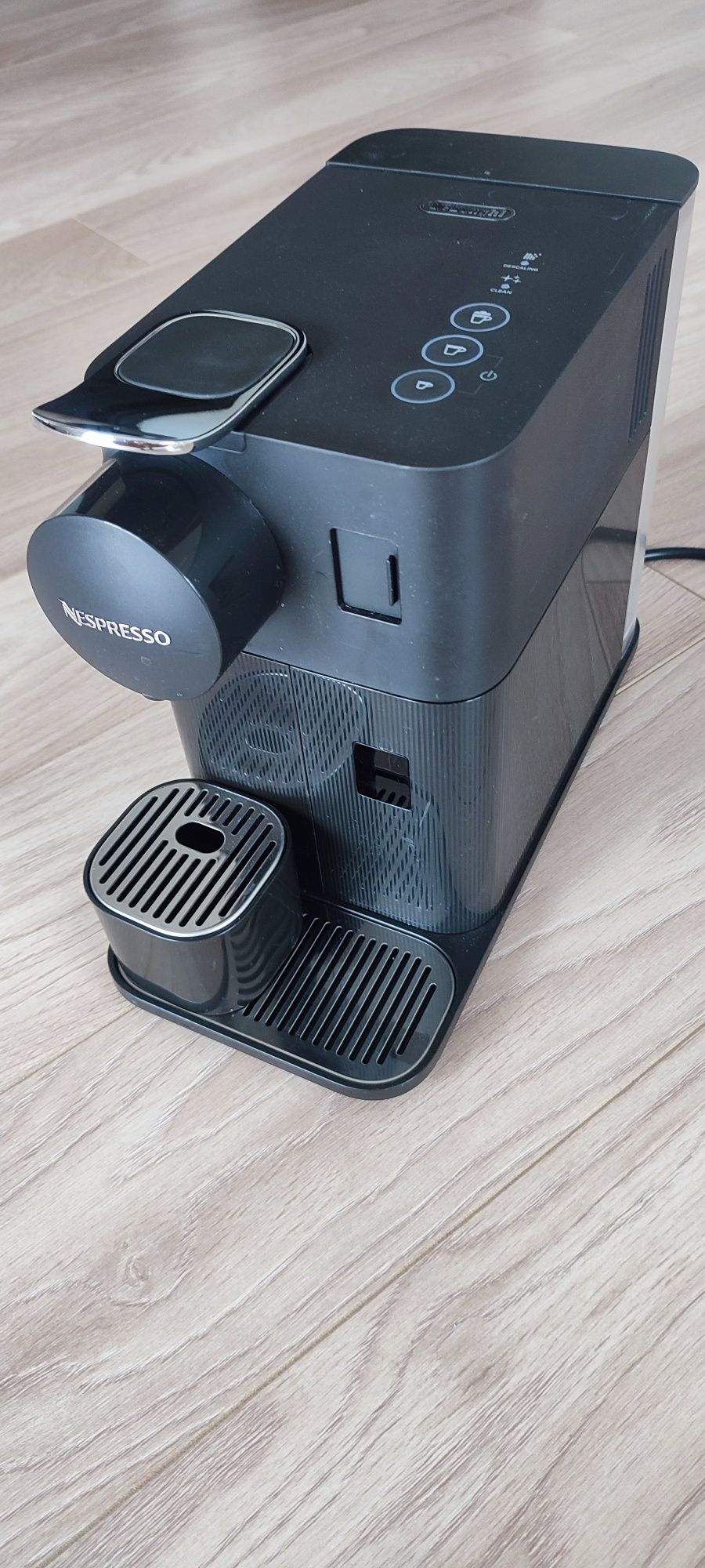 DeLonghi Nespresso lattissima one