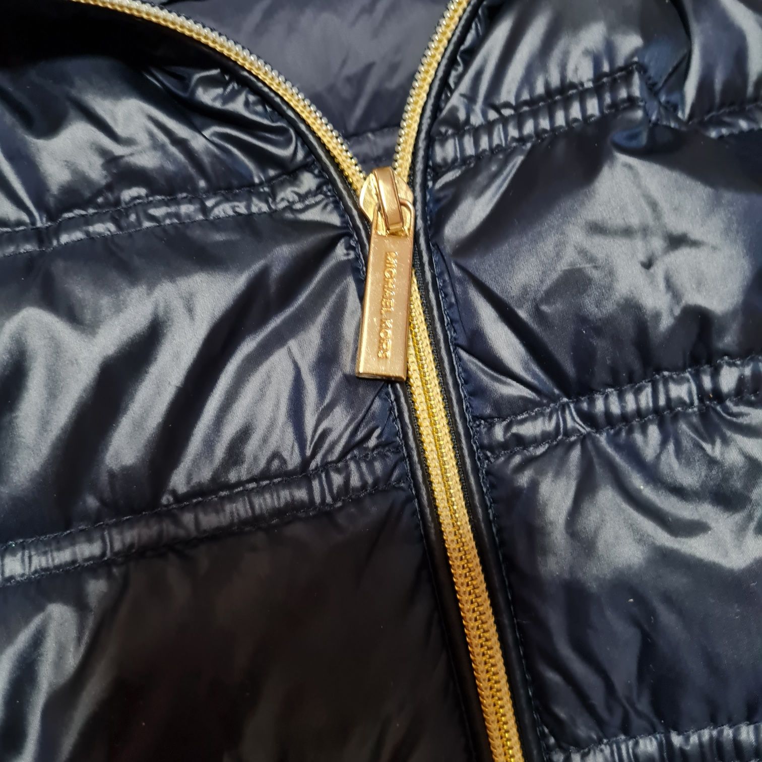 Michael Kors kurtka pikowana połyskująca świecąca granatowa z kapturem