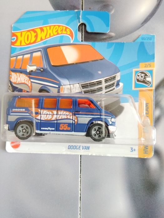 Auto hot wheels w opakowaniu