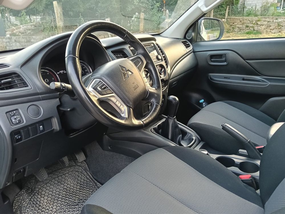 Mitsubishi L200 4x4 invite 3 lugares