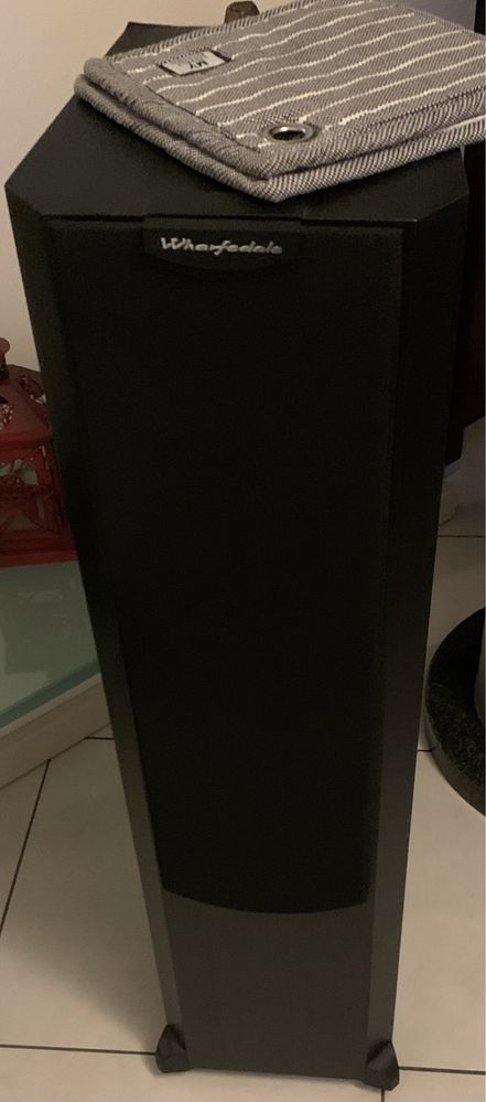 Amplituner DENON AVR-1509 i glośniki WHARFEDALE serii Vardus