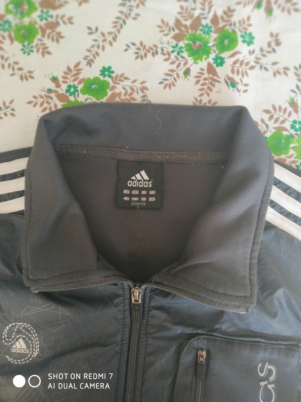 Куртки Adidas. .