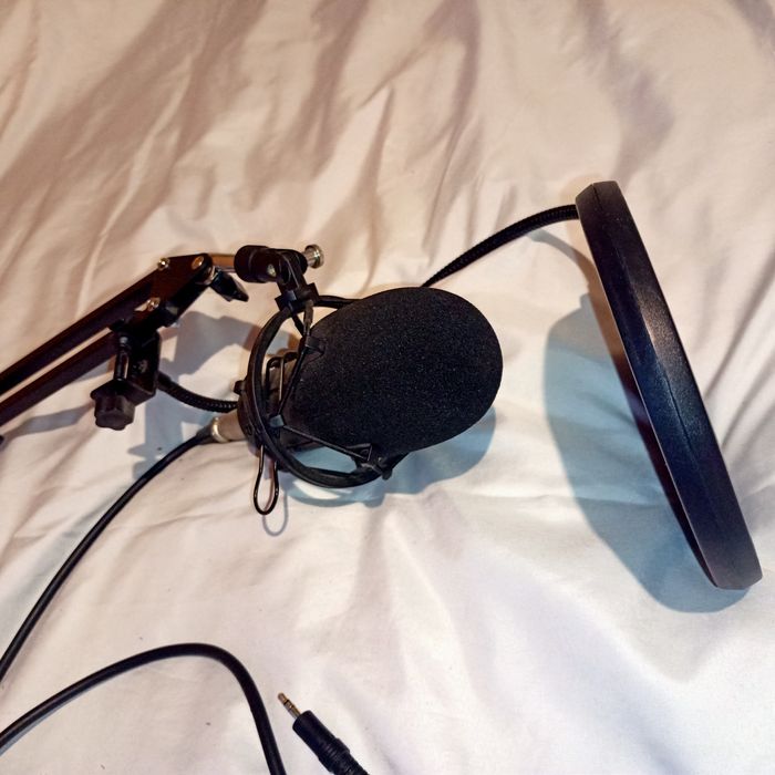 Mikrofon komputerowy ze statywem