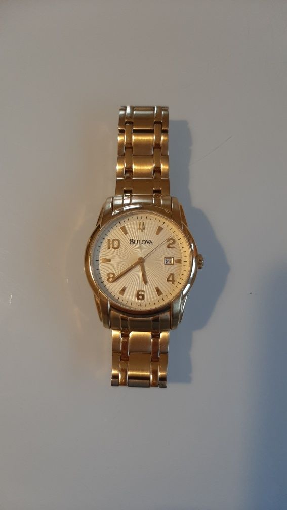 Vendo relogio  bulova folheado a ouro 18k