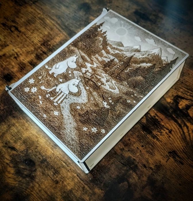 Duże pudełko białe - z motywem Dolina Muminków - szkatułka na prezent