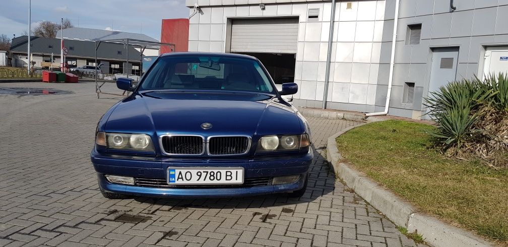 BMW 38. Механика 3.5 бензин/газ 1998г.р.